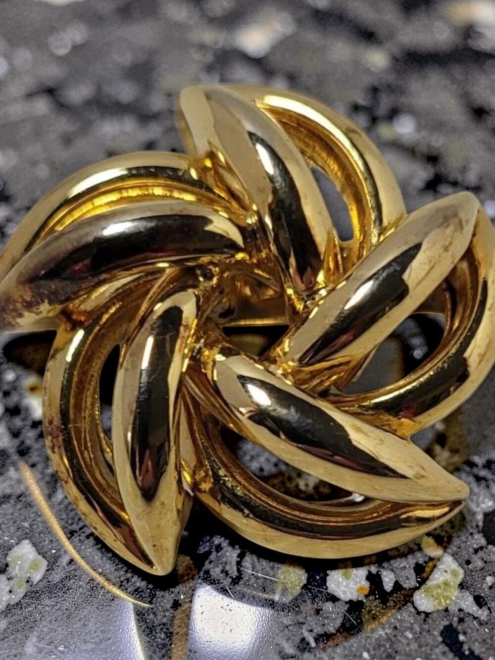 Vintage Gold Tone Pinwheel 1" Diameter Brooch